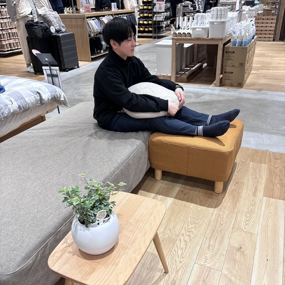 MUJI 無印良品 オットマン スツール リビング ソファ イオン延岡】新商品| 脚付マットレスポケットコイルと脚付スツール